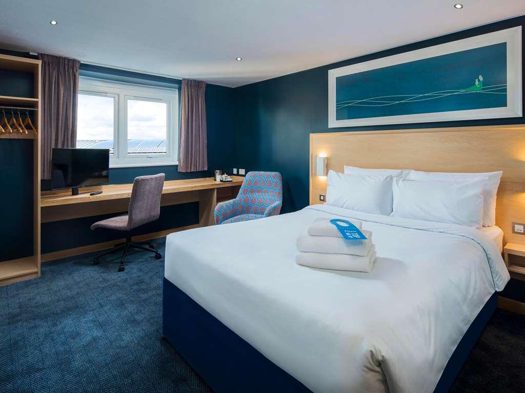 Travelodge Frimley Room photo