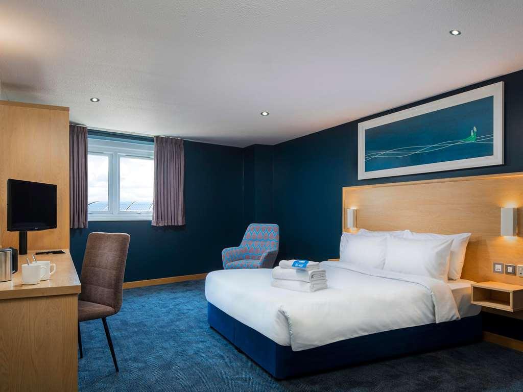 Travelodge Frimley Room photo