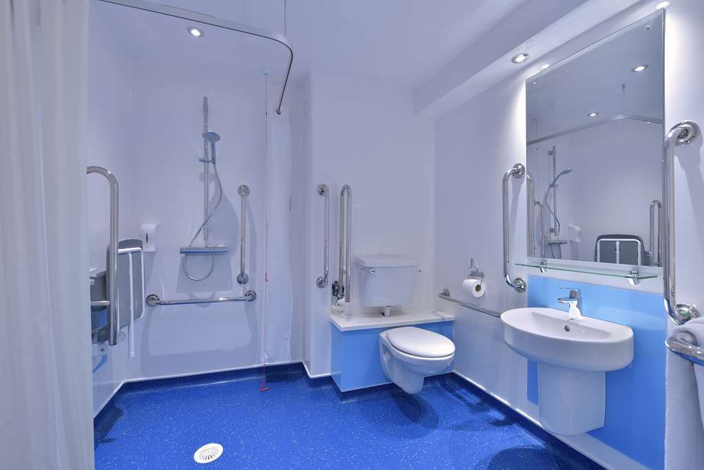 Travelodge Frimley Room photo