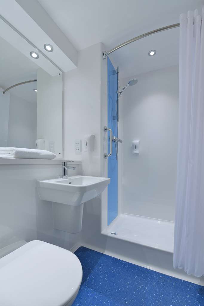 Travelodge Frimley Room photo